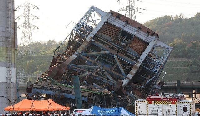 울산화력 보일러타워 와르르… 5명 매몰