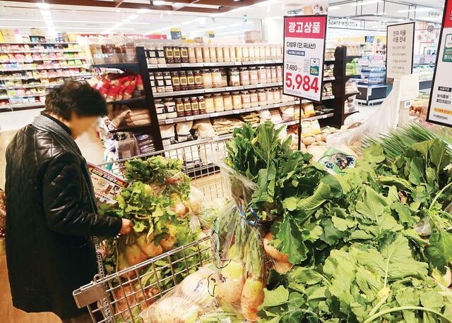 [포토] 배추·다발무 20% 할인… 김장 걱정 덜어요