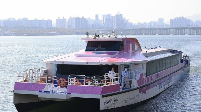 [단독] 한강버스 또 안전논란… 점검하던 직원 추락해 골절상