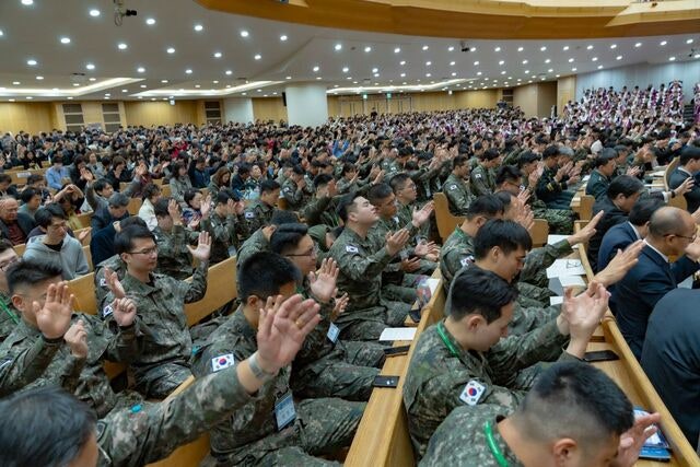 “섬김·인격적 관계 통해 장병들을 하나님께 초청하라”