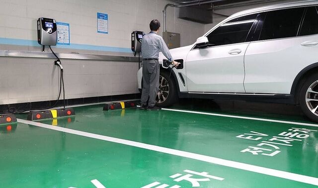 “전기차 고집하다 망한다” 유럽 자동차 수장 잇단 경고