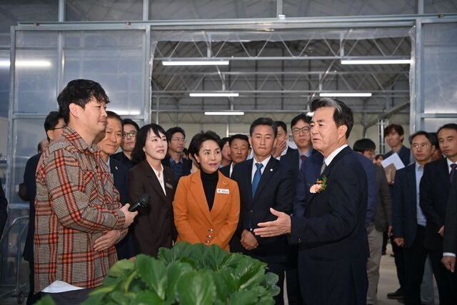 공주에 충남 1호 청년 임대형 스마트팜 준공