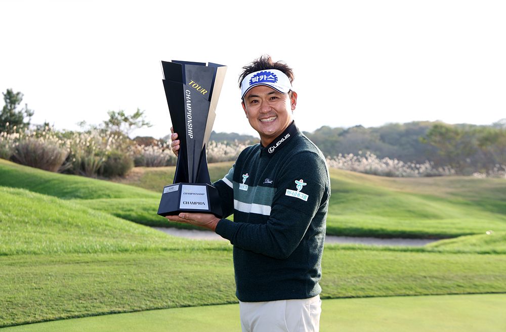 ‘<b>우승</b> 장담’ <b>박상현</b>, <b>KPGA</b> 투어 챔피언십 in JEJU <b>우승</b>…20년만의 40대...