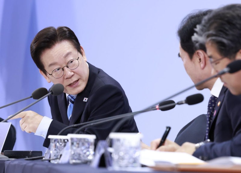 이 <b>대통령</b> “신상필벌은 기본…<b>내란극복</b>도 적극행정도 해야 할 일”