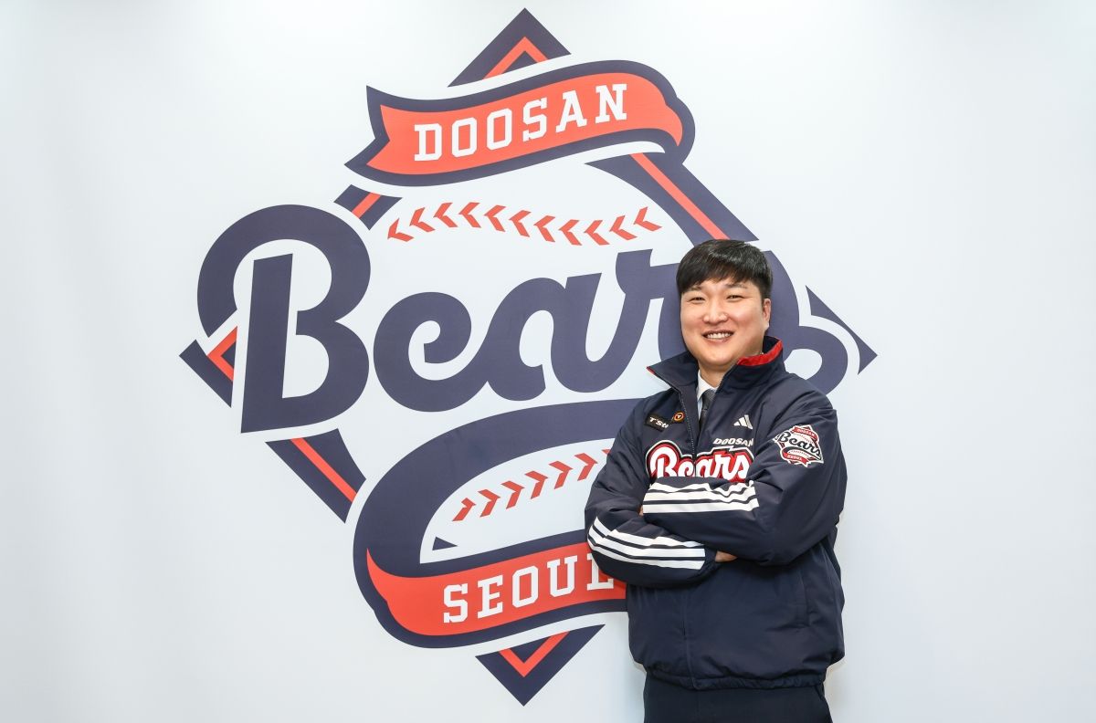 ‘국민 우익수’ <b>이진영</b> <b>코치</b>, <b>두산</b> 합류… 1·2군 <b>타격</b> 총괄