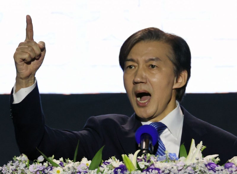 조국 “<b>토지공개념</b> 도입 필요…헌재·대법·대검도 지방 이전해야”