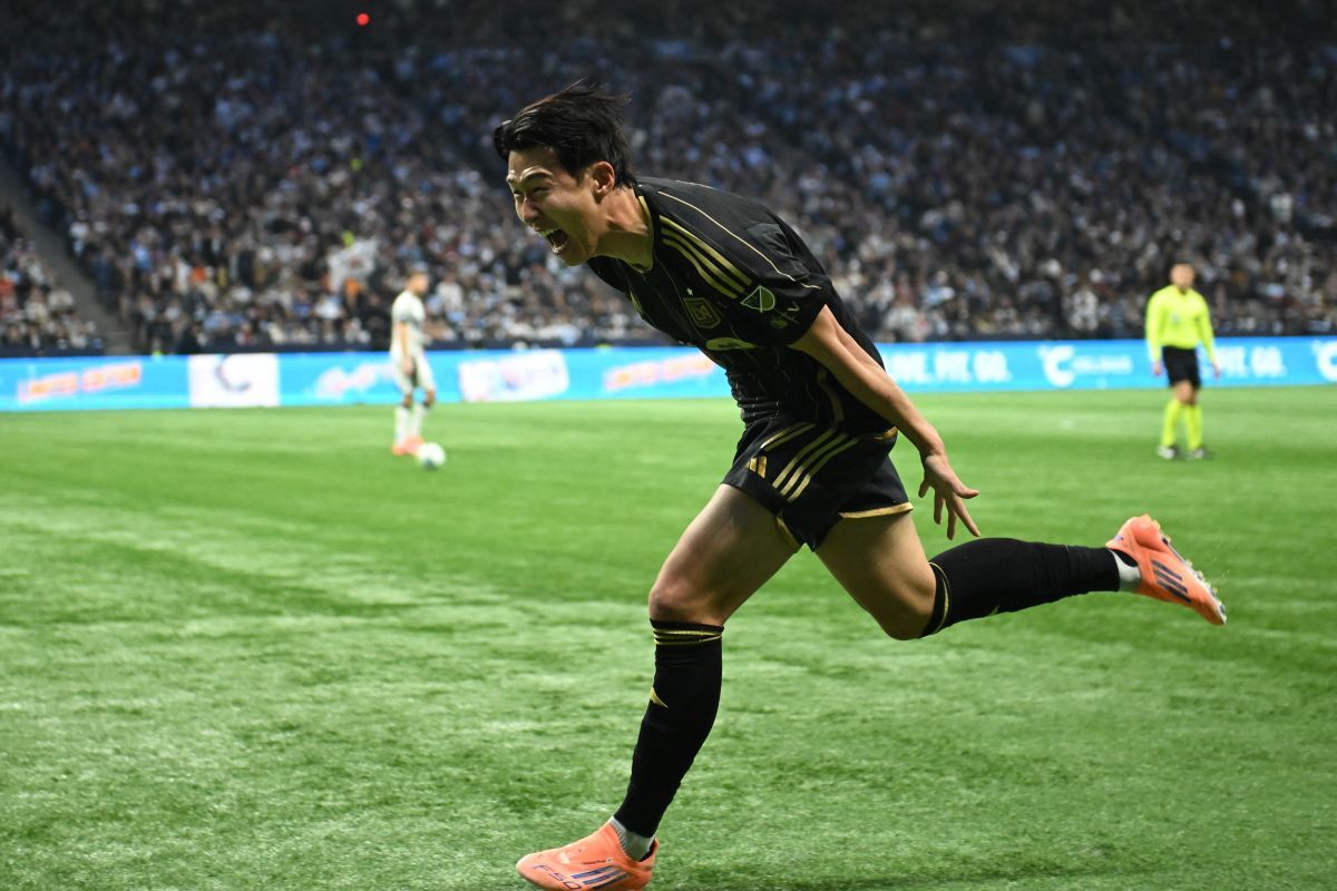 멀티골에도 웃지 못한 <b>손흥민</b>…<b>승부차기</b> 실축으로 시즌 마감