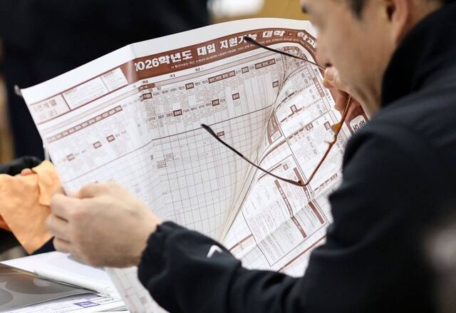 ‘평가원 잠정 가채점 공개’ 방식엔  교육부 “성적 다를 땐 혼란” 난색