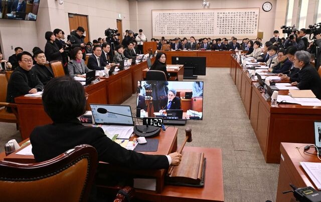 법사위 일방처리 → 수정… 與, 반복되는 졸속 입법