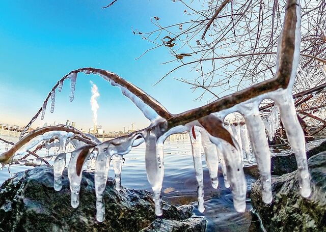 [포토] 전국 매서운 한파… 한강에 달린 고드름