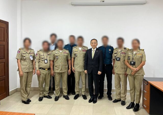 박일 캄보디아 내 재외국민보호 정부대표는 지난달 20일 캄보디아 내 한국인 관련 온라인 사기 범죄 대응을 위해 출범한 한-캄보디아 코리아 전담반 사무실을 방문했다고 외교부가 밝혔다.외교부 제공