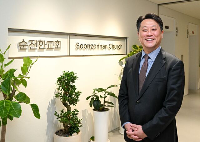 이태재 순전한교회 목사가 최근 서울 강남구 교회 로비에서 “순전한 예배를 드리고 통일을 준비하는 사역을 전개할 것”이라고 언급하고 있다. 신석현 포토그래퍼