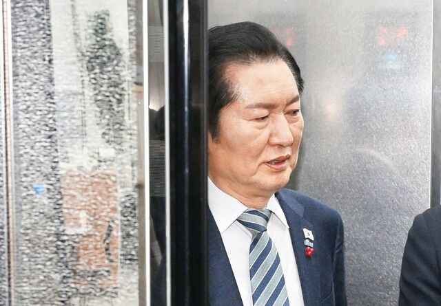 민주당, 내란전담재판부 법안 결국 수정… 강경파도 물러섰네