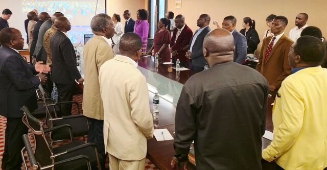 말라위 대표적인 목회자들이 BSH 운동을 위해 뜨겁게 기도하는 모습.황 회장 제공