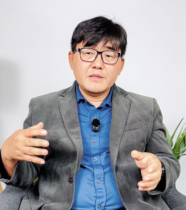 킹덤미니스트리 대표 금민섭 목사가 지난달 26일 서울 여의도 국민일보에서 이스라엘 현지 선교 상황과 선교회 사역에 대해 설명하고 있다.