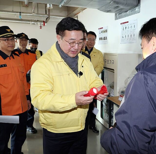 대통령 업무보고 하루 만에 고층 빌딩 점검 나선 행안장관