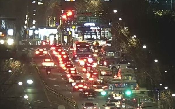 서울 강남구 강남구청역 인근 교통사고 현장 모습.서울경찰청 CCTV 캡처