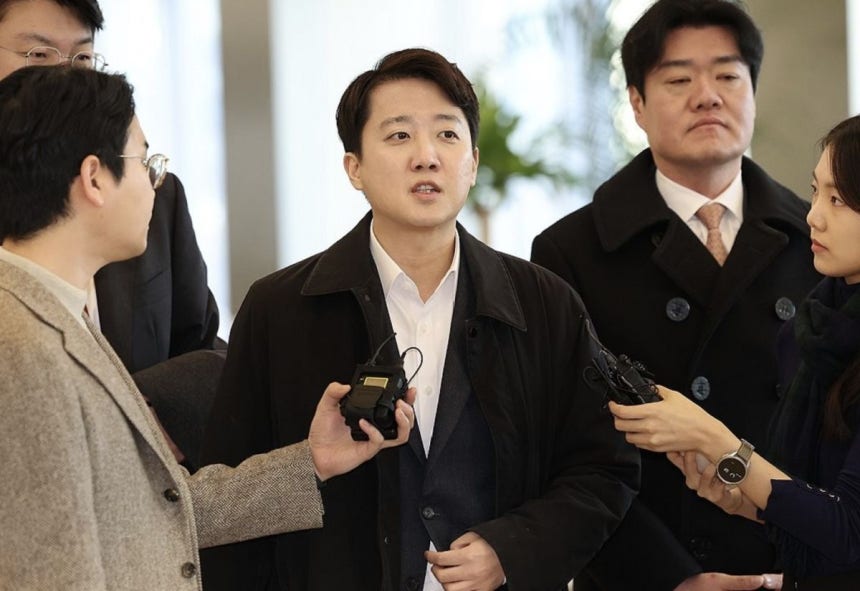 이준석 대표, 윤석열 공천개입 특검 첫 출석!