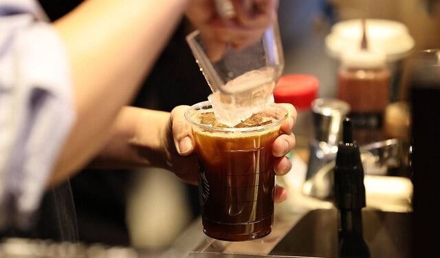 일회용 컵값 표시·빨대 금지… 폐플라스틱 30% 줄인다