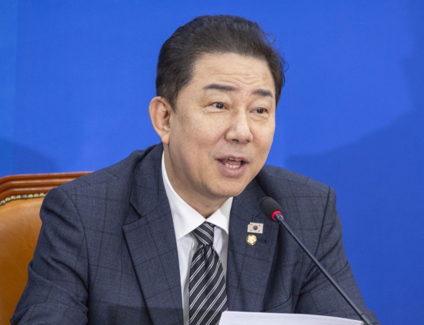 김병기 원내대표, 사생활 의혹에 전 보좌진 '공익제보' 주장하며 반박