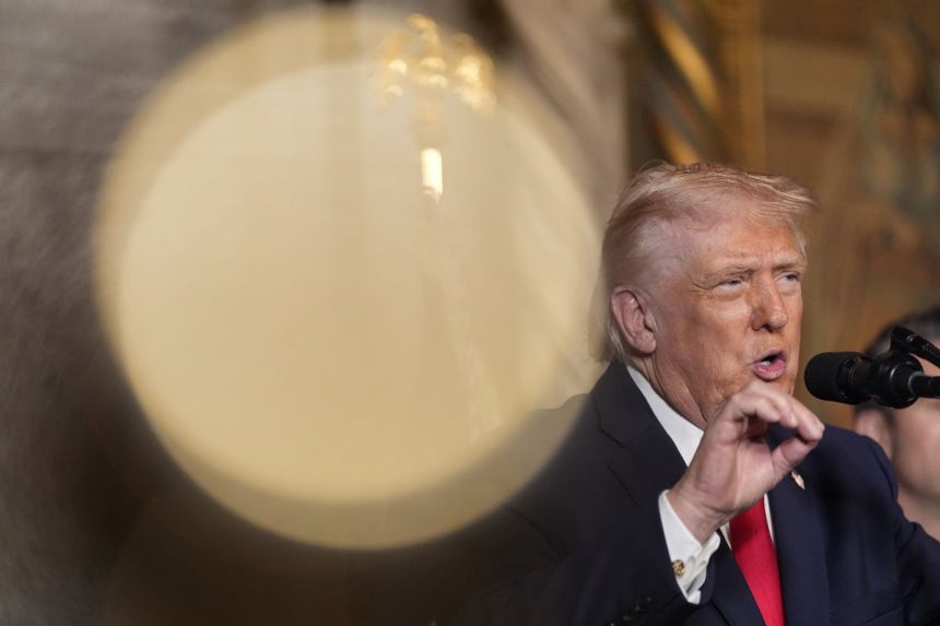 도널드 트럼프 미국 대통령이 지난 22일(현지시간) 플로리다주 마러라고에서 기자회견을 하는 모습.연합뉴스