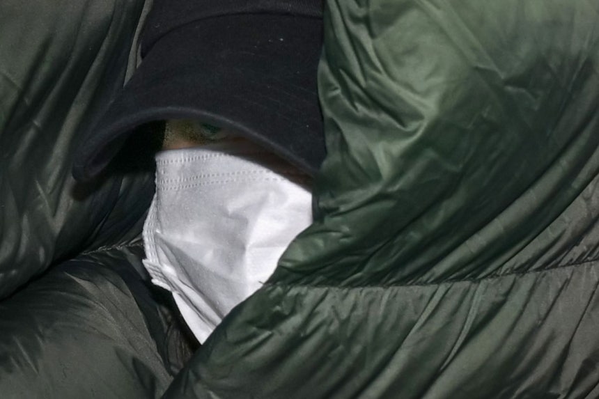 마약 혐의로 수사선상에 오른 상태에서 해외로 도피했다가 체포된 남양유업 창업주 외손녀 황하나 씨가 26일 경기도 안양시 수원지방법원 안양지원에서 열린 구속 전 피의자 심문(영장실질심사)에 출석하고 있다.연합뉴스