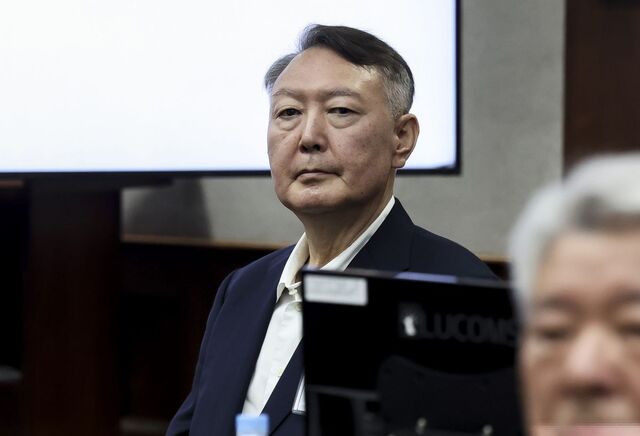 윤석열 전 대통령이 지난 9월 26일 서울 서초구 서울중앙지방법원에서 열린 '특수공무 집행 방해,<a href=