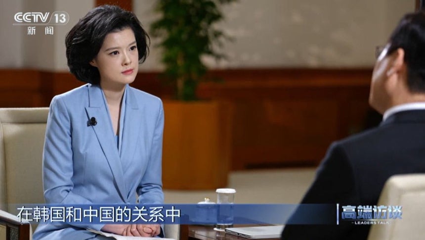 이재명 대통령이 중국 국빈 방문에 앞서 중국 국영방송인 CCTV와 인터뷰 하고 있다. CCTV 캡처