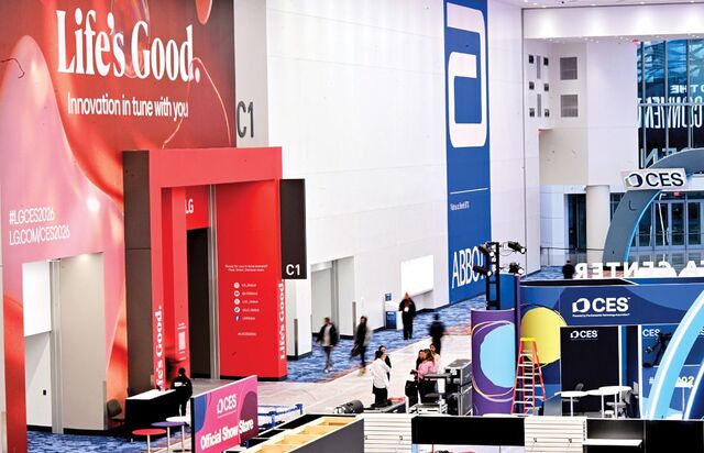 LG전자가 새로 단장한 LVCC 메인 입구에서 광고를 선보이며 관람객 맞을 준비를 마쳤다.LG전자 제공