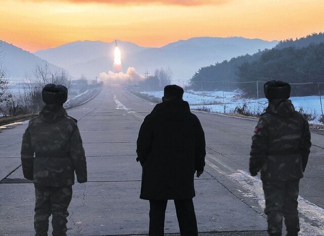 김정은 “핵 억제력 고도화, 국제사변이 말해줘”