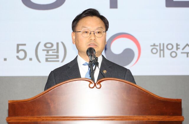 김성범 해양수산부 차관이 지난 5일 부산 동구 해수부 부산청사 별관에서 열린 2026년 시무식에서 신년사를 하고 있다.연합뉴스