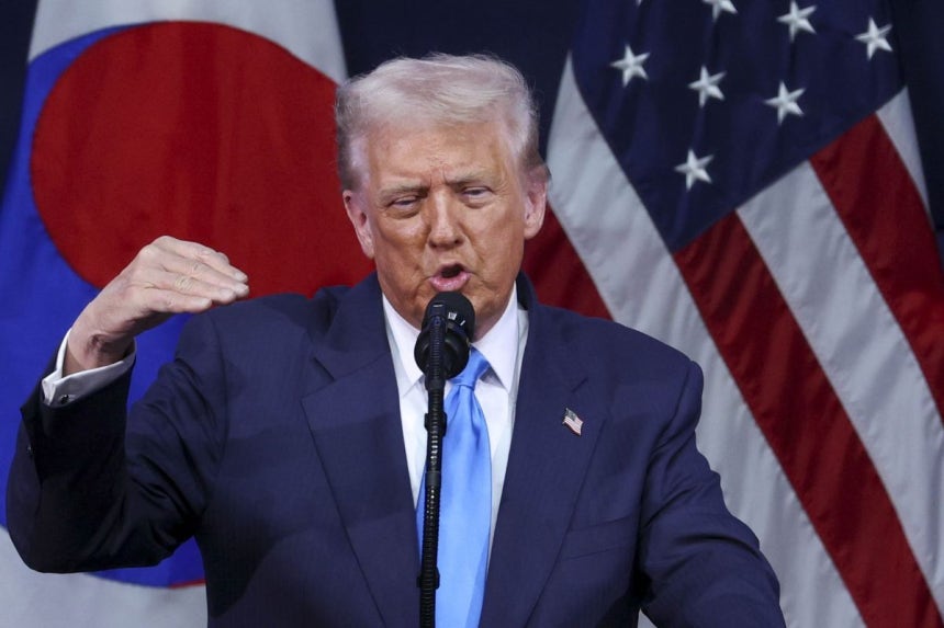 도널드 트럼프 미국 대통령이 지난해 10월 29일 경북 경주 예술의전당에서 열린 '2025 아시아태평양경제협력체 최고경영자 서밋(APEC CEO SUMMIT)'에 참석해 정상 특별연설 하고 있다.윤웅 기자