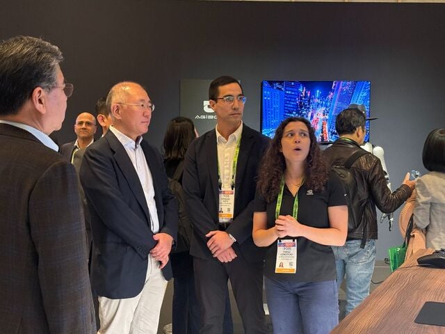 ‘알파마요’ 살펴본 정의선… 삼성 로봇청소기엔 “협업하시죠”