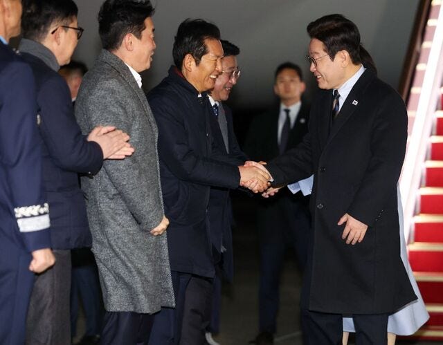 [포토] 방중 일정 마치고 귀국한 이 대통령