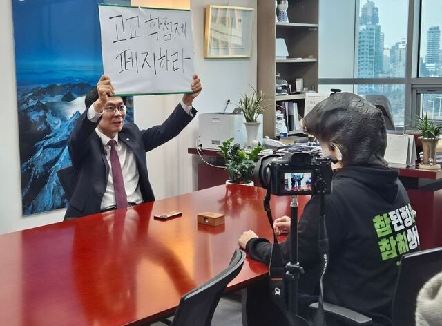 알고리즘 갇힌 진보… 정치 관심 떠난 보수