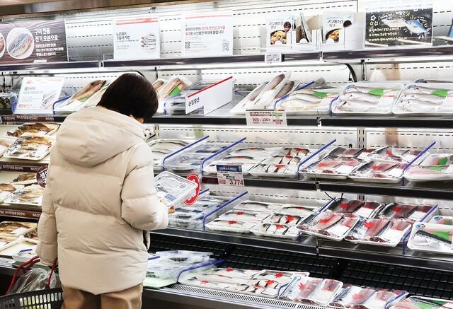 [포토] 고등어 가격 급등에 특별 할인전