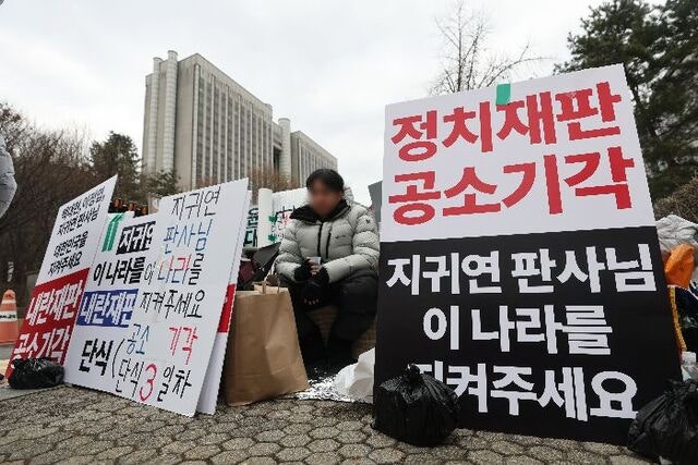 12시간째 재판하다 추가기일 지정… “다음엔 무조건 끝내겠다”