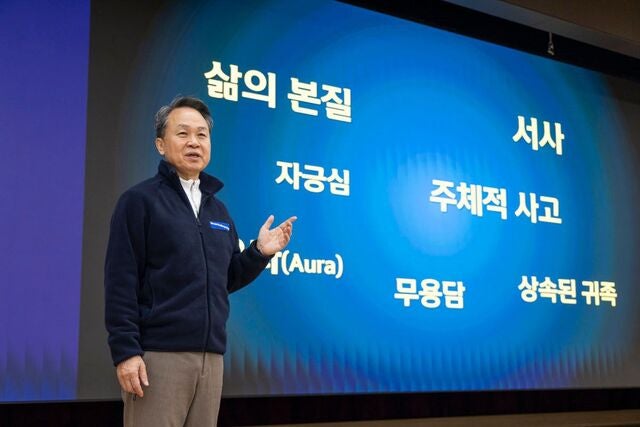 진옥동 신한금융지주 회장 “리더, 혁신의 불씨 돼야”