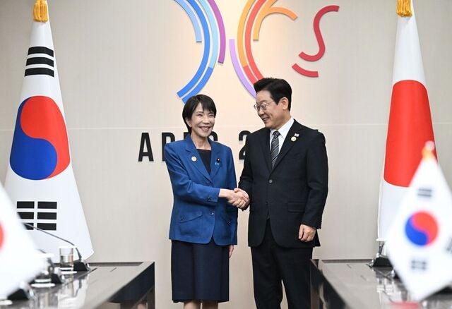 “과거사보다 경제협력”… 李, 줄타기 실용외교 시험대