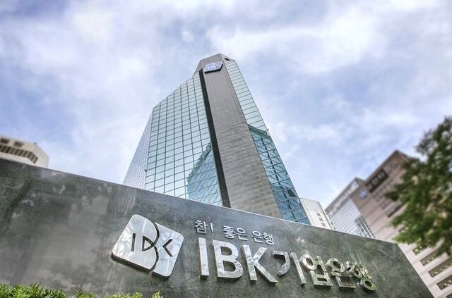 친분 활용 744억 불법대출 받고… 뇌물·골프접대 받고 대출 내줘