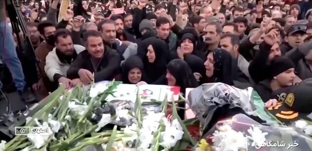 트럼프 “이란에 강력한 선택지 검토”… 사망자 500명 넘어