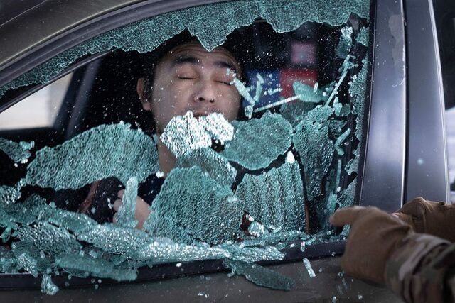 이민단속국 총격 항의 확산에도 “더 많은 요원 배치”
