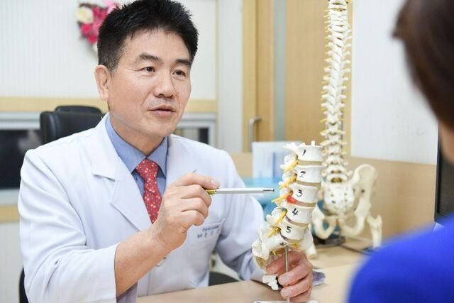 고령 척추 질환자 증가세… ‘인공 디스크 치환술’ 주목