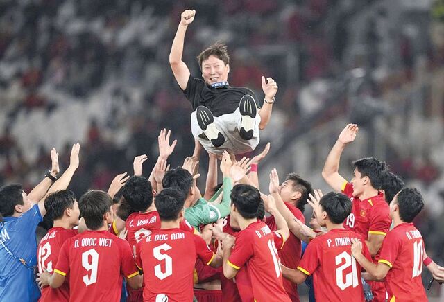 우승 후보 격침… 또 김상식 매직