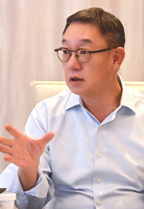 LG CNS 현신균 “로봇 신입사원이 온다… 우리가 훈련 책임”