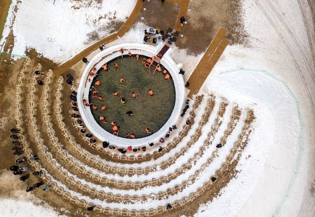 강원도 대표 겨울 축제 개막… 맨손 잡기·얼음낚시… ‘추위야 반갑다’