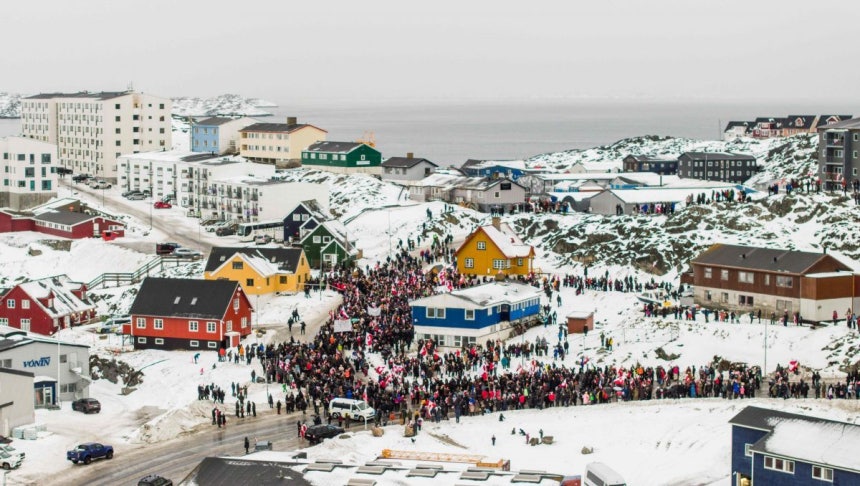 그린란드 수도 누크에서 17일(현지시간) 도널드 트럼프 미국 대통령의 그린란드 매입 시도를 비판하는 시위가 열리고 있다.연합뉴스