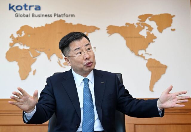 강경성 대한무역투자진흥공사(코트라) 사장이 지난 20일 서울 서초구 코트라 본사에서 국민일보와 인터뷰하고 있다.강 사장은 “올해 수출 다변화와 관세 협상 후속 지원,공급망 안정화에 집중해 정부 목표인 수출 1조 