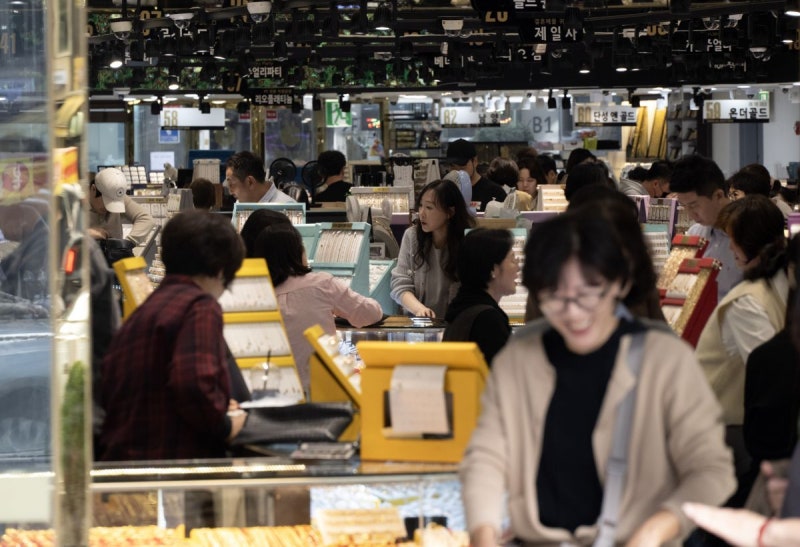 금·은 팔러 강원서 서울까지…‘1돈 100만원’에 종로 거리 ‘들썩’