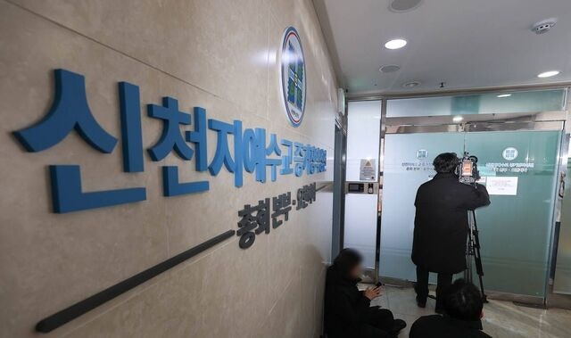 [단독] 신천지, 민주당 대선 경선 때 ‘반명 후보’ 접근 정황